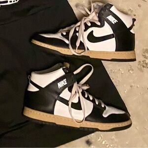 🐼💯 Nike Women’s Retro Vintage Panda Dunk High SE With Size 9
